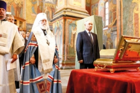Rusya Tarihi Prens Dmitri Donskoy Kalıntılarını Ukraynadaki Askeri Birliklere Gönderdi