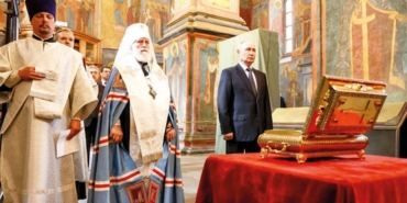 Rusya Tarihi Prens Dmitri Donskoy Kalıntılarını Ukraynadaki Askeri Birliklere Gönderdi